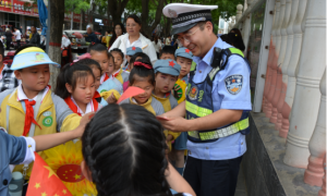 守护安全童行中国，黄龙交警陪你一起过“六一”！